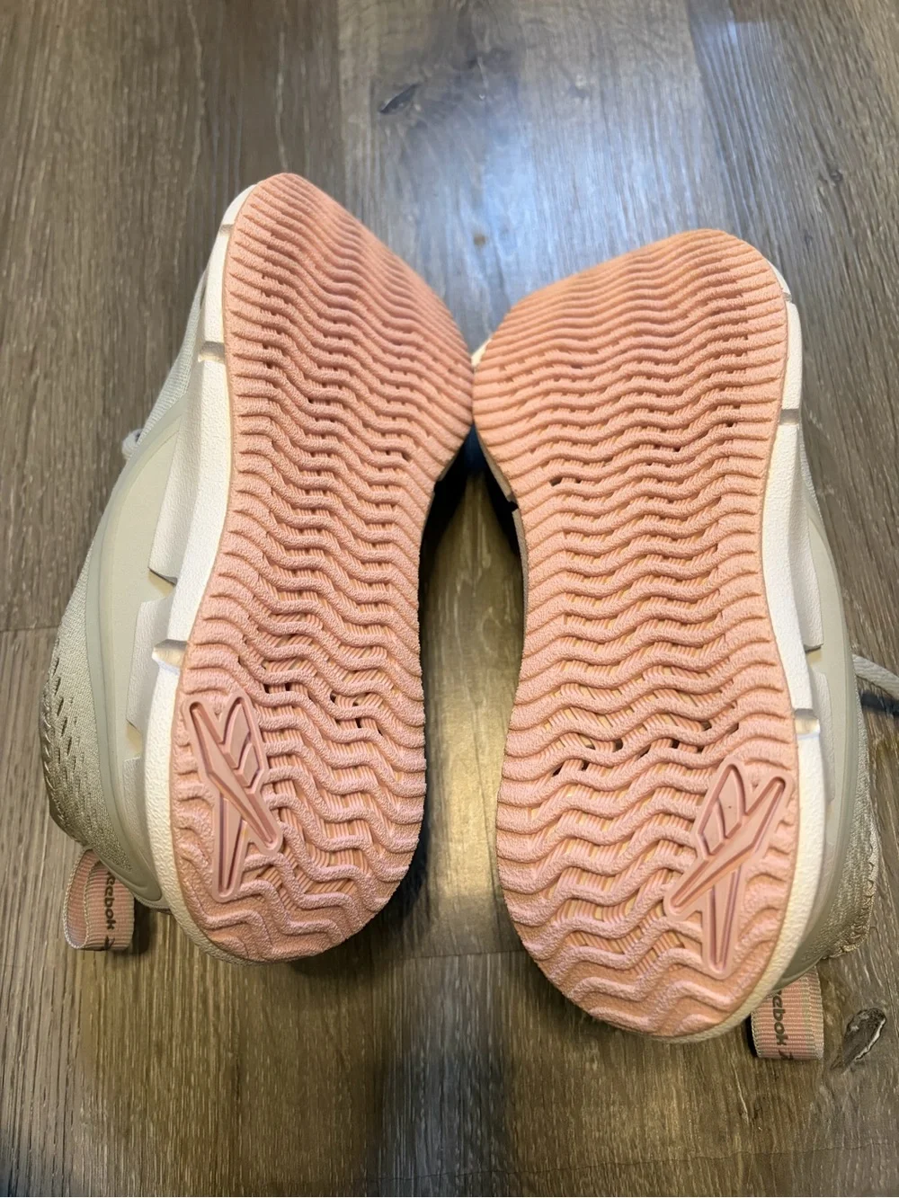 Women's Lightweight Mesh Running Sneakers - Grey/Pink